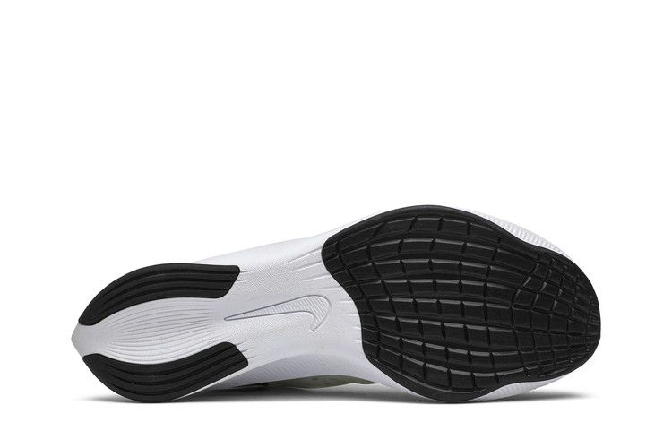 zoom-fly-3-white-at8240-100_03