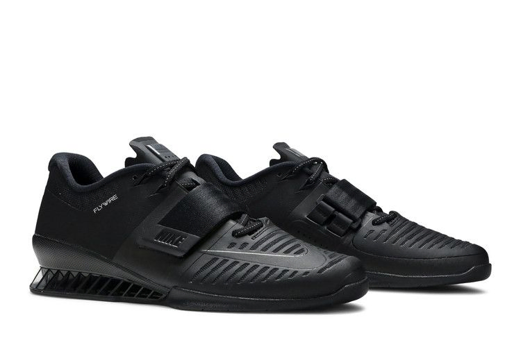 romaleos-3-triple-black-852933-004_07
