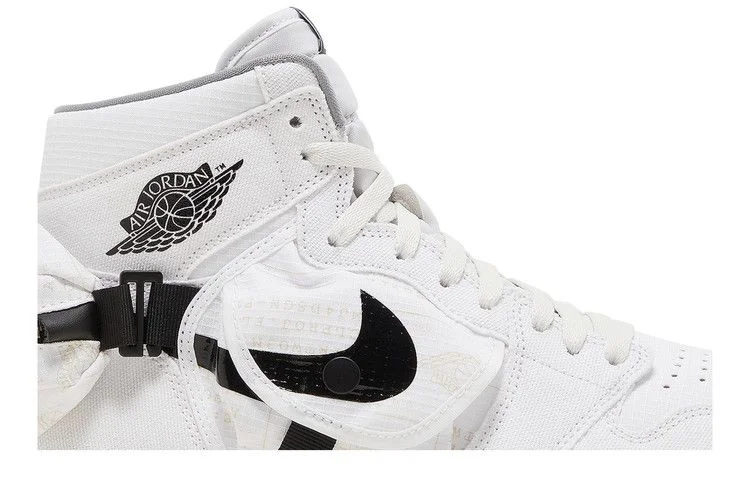 Krossovki-Air-Jordan-1-Retro-High-Utility-White-Black-1