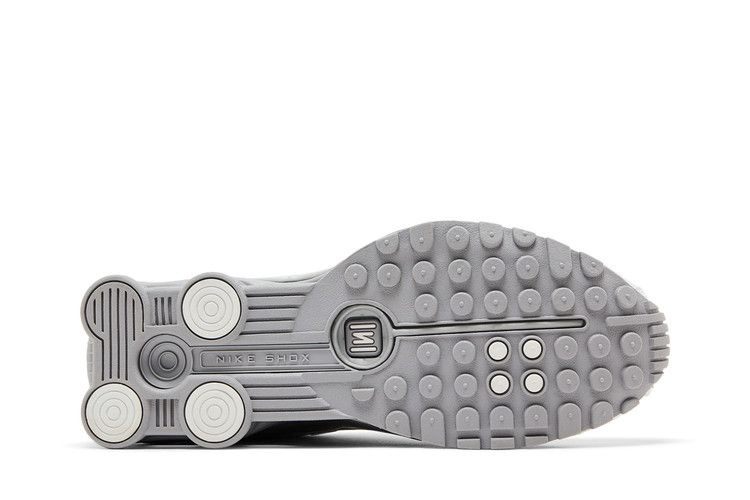 wmns-shox-r4-white-iridescent-ib7703-100_03