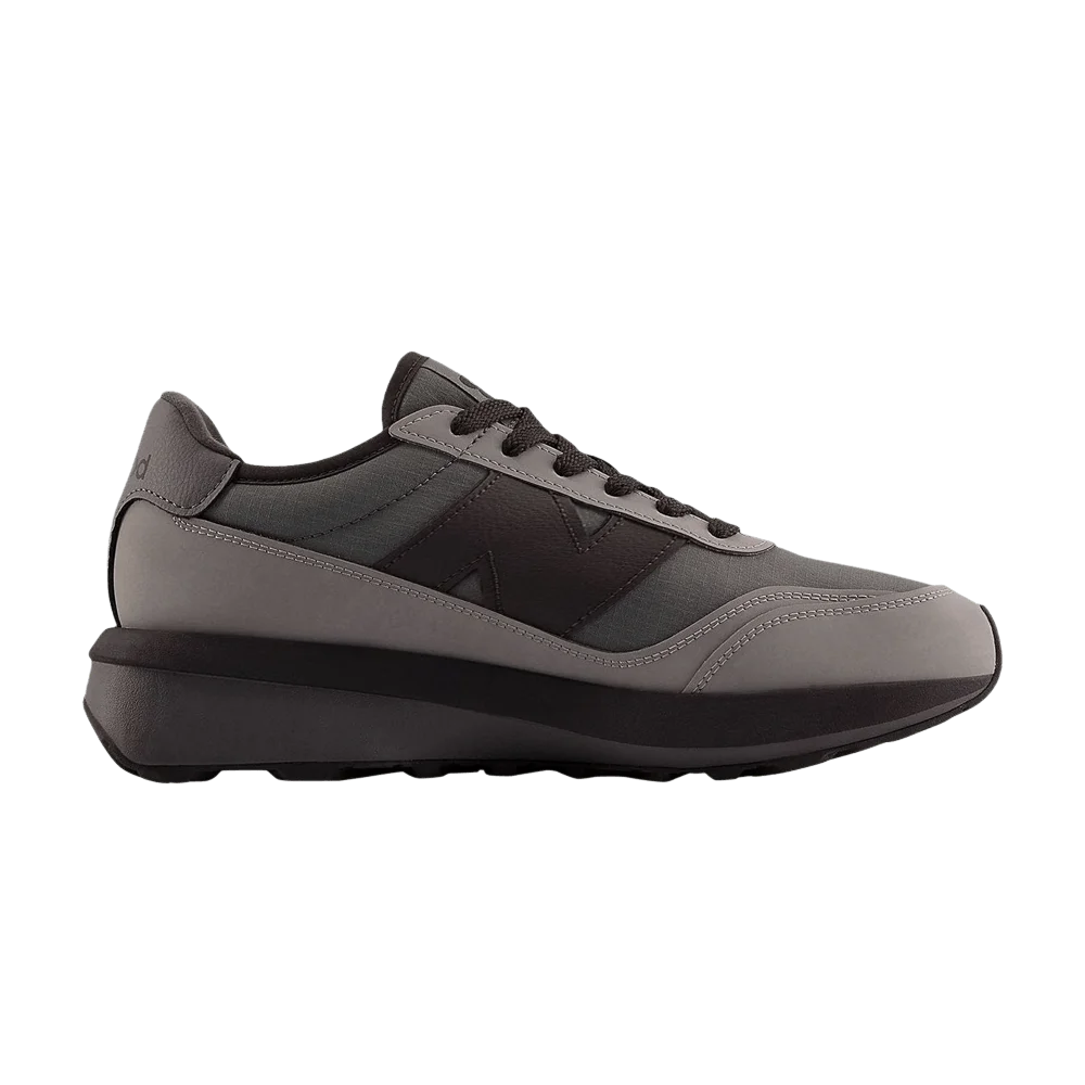 Krossovki-New-Balance-370-Grey-Black