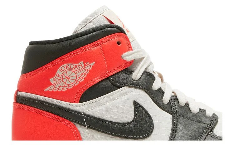 Кроссовки Wmns Air Jordan 1 Mid SE 'Newsprint'