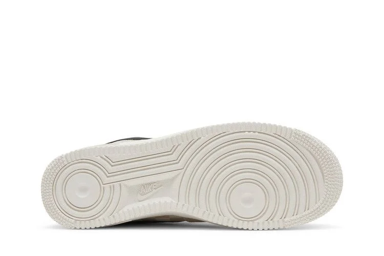 Krossovki-LeBron-James-x-Nike-Air-Force-1-Strive-For-Greatness-3