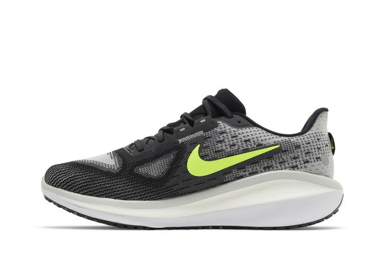 Кроссовки Nike Vomero 17 'Black Volt'