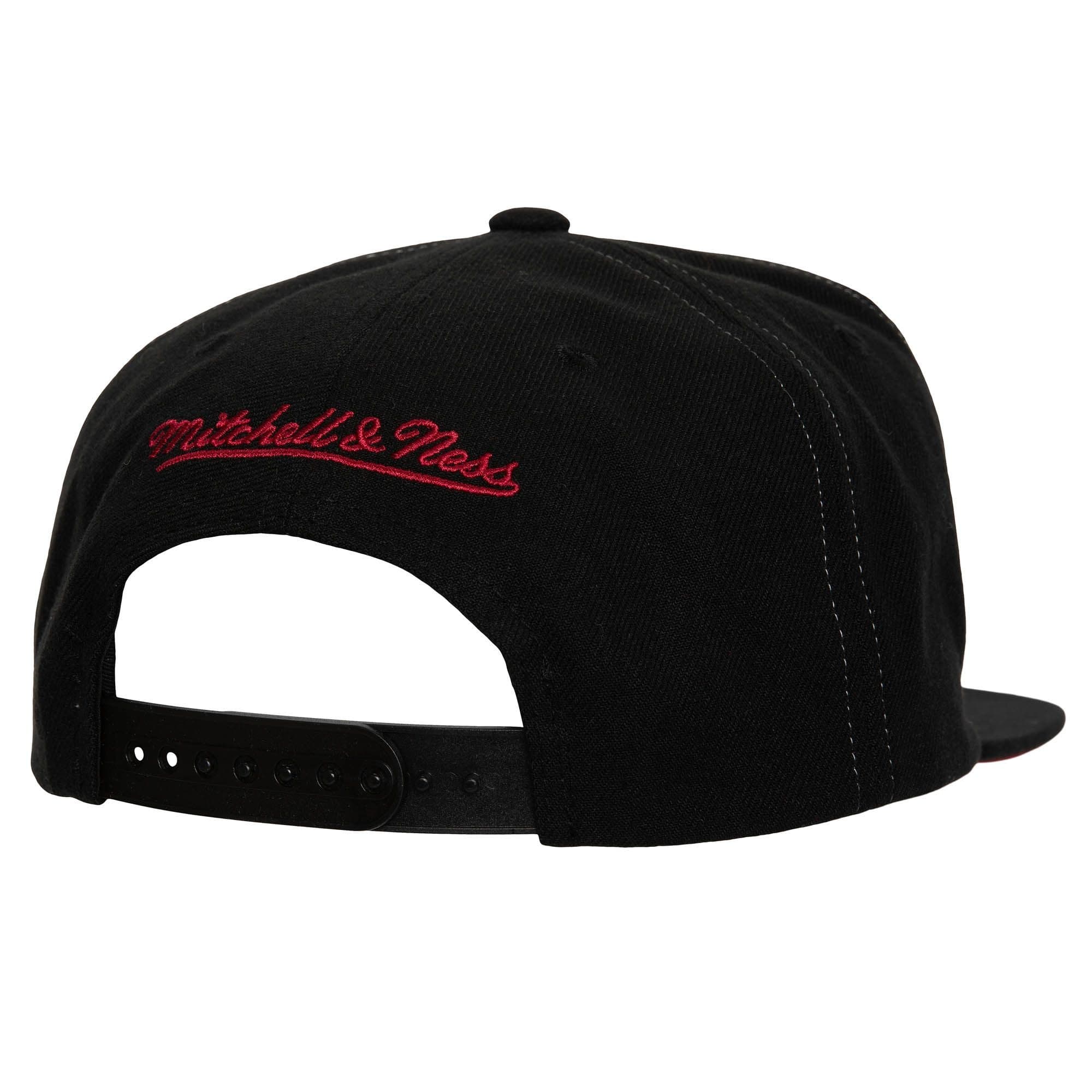 Mitchell-Ness-Full-Frontal-Snapback-Miami-Heat-Hat-1