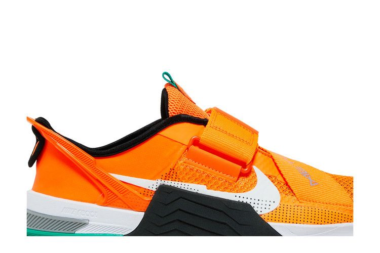 metcon-7-flyease-total-orange-clear-emerald-dh3344-883_01