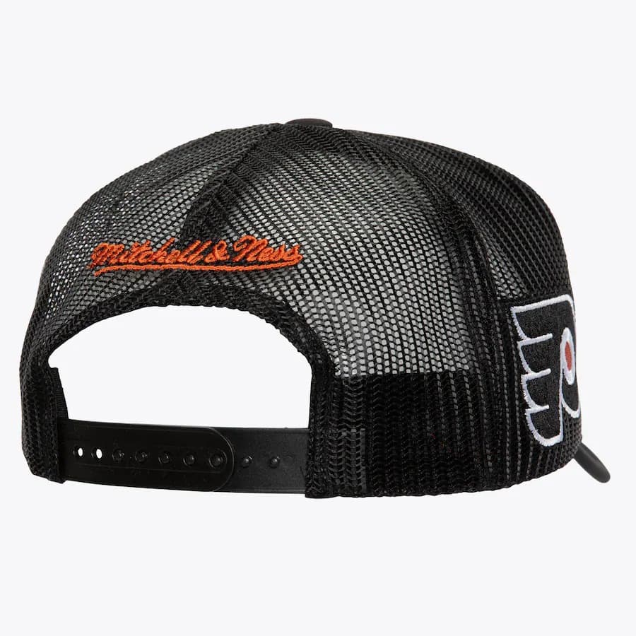 Бейсболка Mitchell & Ness Black Philadelphia Flyers Script Trucker Adjustable Hat