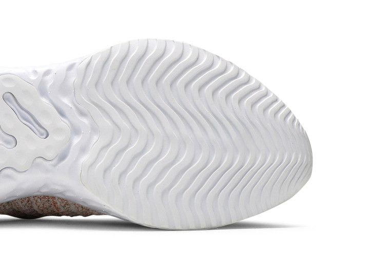 wmns-react-phantom-run-flyknit-2-premium-fossil-stone-metallic-red-bronze-cz4830-200_04