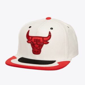 Mitchell-Ness-White-Chicago-Bulls-Day-4-Snapback-Hat-300x300