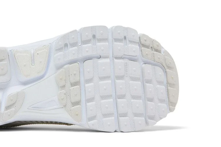 Кроссовки Nike Wmns Air Zoom Vomero 5 'Triple White'