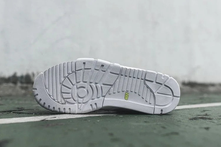Krossovki-Nike-Air-Trainer-1-Mid-SP-Fragment-White-Wolf-Grey-4