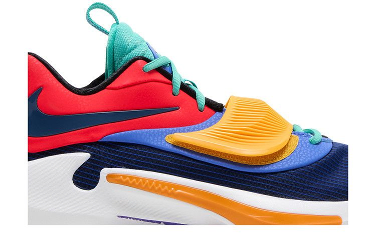 zoom-freak-3-antetokounbros-da0694-601_01