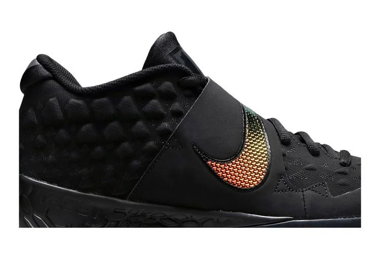 Krossovki-Nike-Force-Zoom-Trout-6-Turf-Black-Metallic-Gold-1