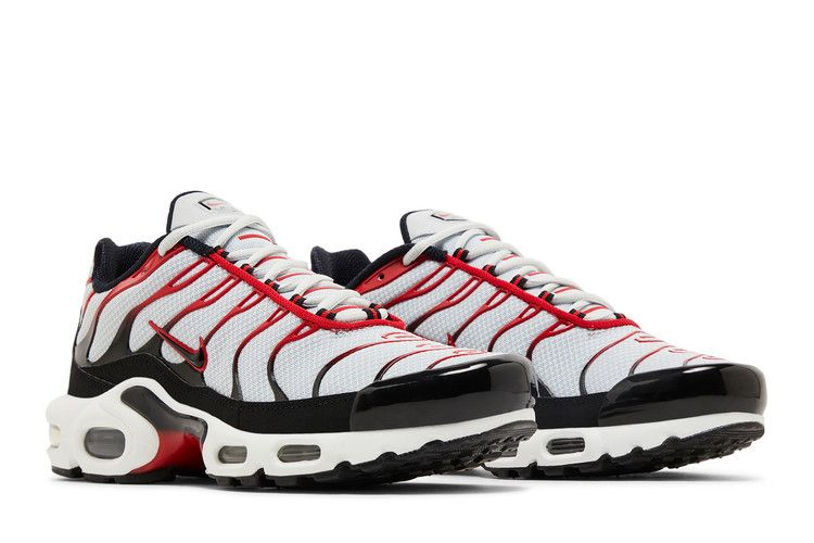 air-max-plus-platinum-black-university-red-fn6949-002_07