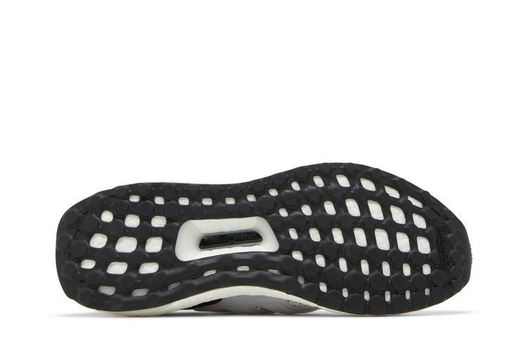 wmns-ultraboost-5-dna-white-black-gy6959_03