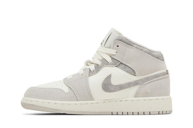 Кроссовки Air Jordan 1 Mid SE GS 'Neutral Grey Sail'