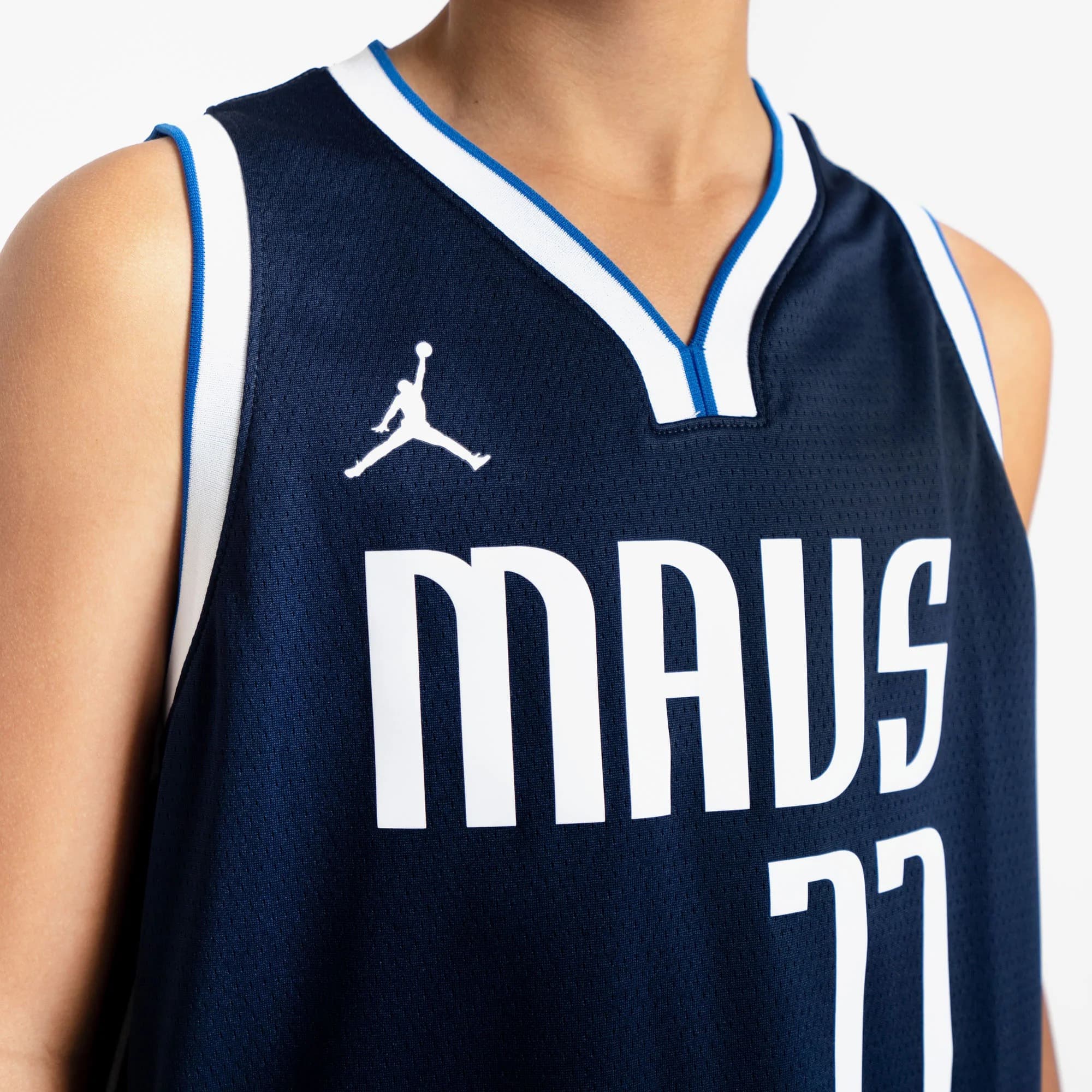 2022-2023-Dallas-Mavericks-Luka-Doncic-77-Youth-NBA-Swingman-Statement-Edition-Dark-Blue-Jersey-5