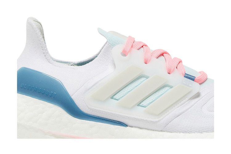 wmns-ultraboost-22-white-almost-blue-gx5929_01