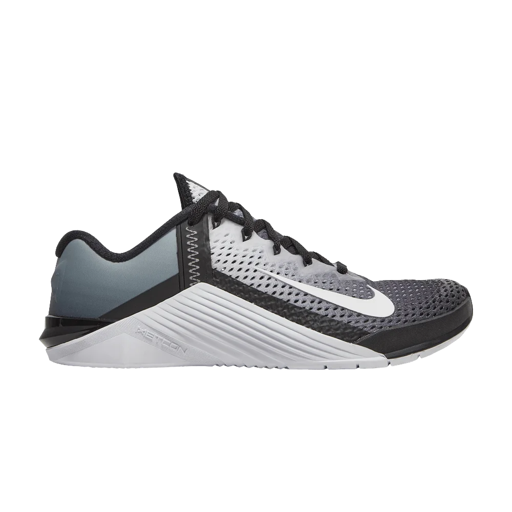 Krossovki-Nike-Wmns-Metcon-6-Black-White