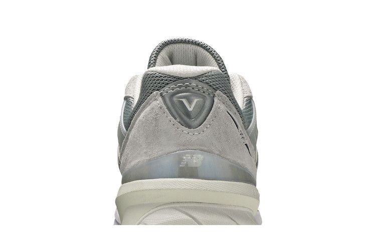 990v5-made-in-usa-nimbus-cloud-silver-m990na5_06