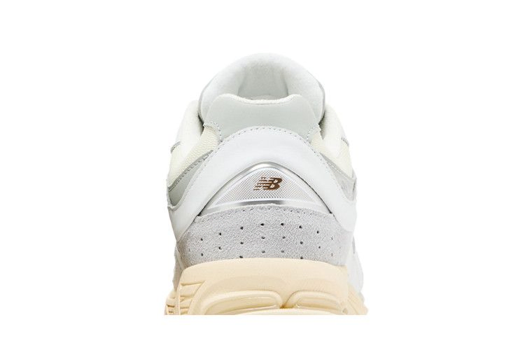 Кроссовки New Balance 2002R 'Leather Pack - White Gold'