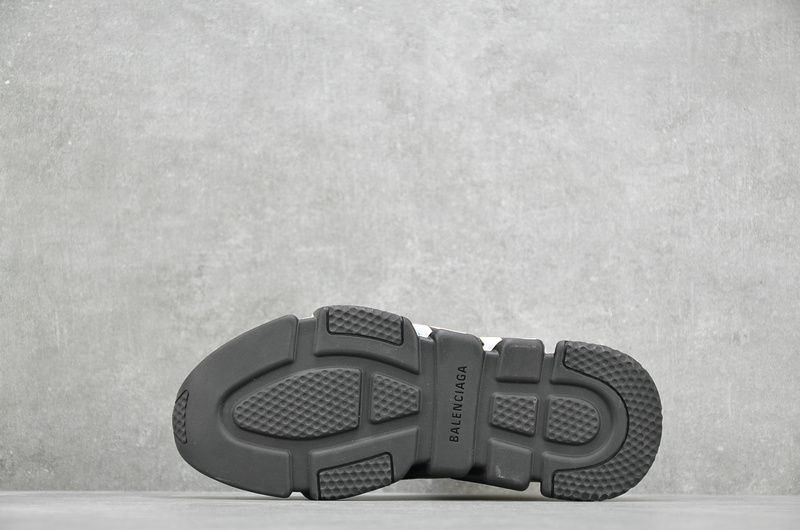 Balenciaga-Wmns-Speed-Trainer-Black-White-3