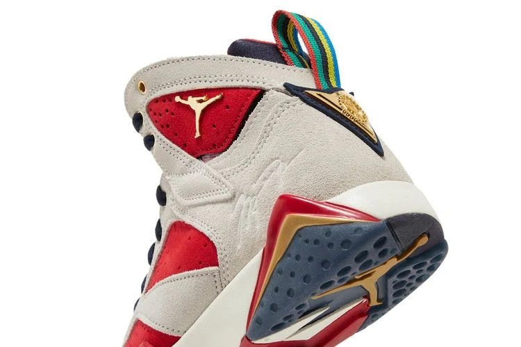 Krossovki-Trophy-Room-x-Air-Jordan-7-Retro-New-Sheriff-in-Town-9
