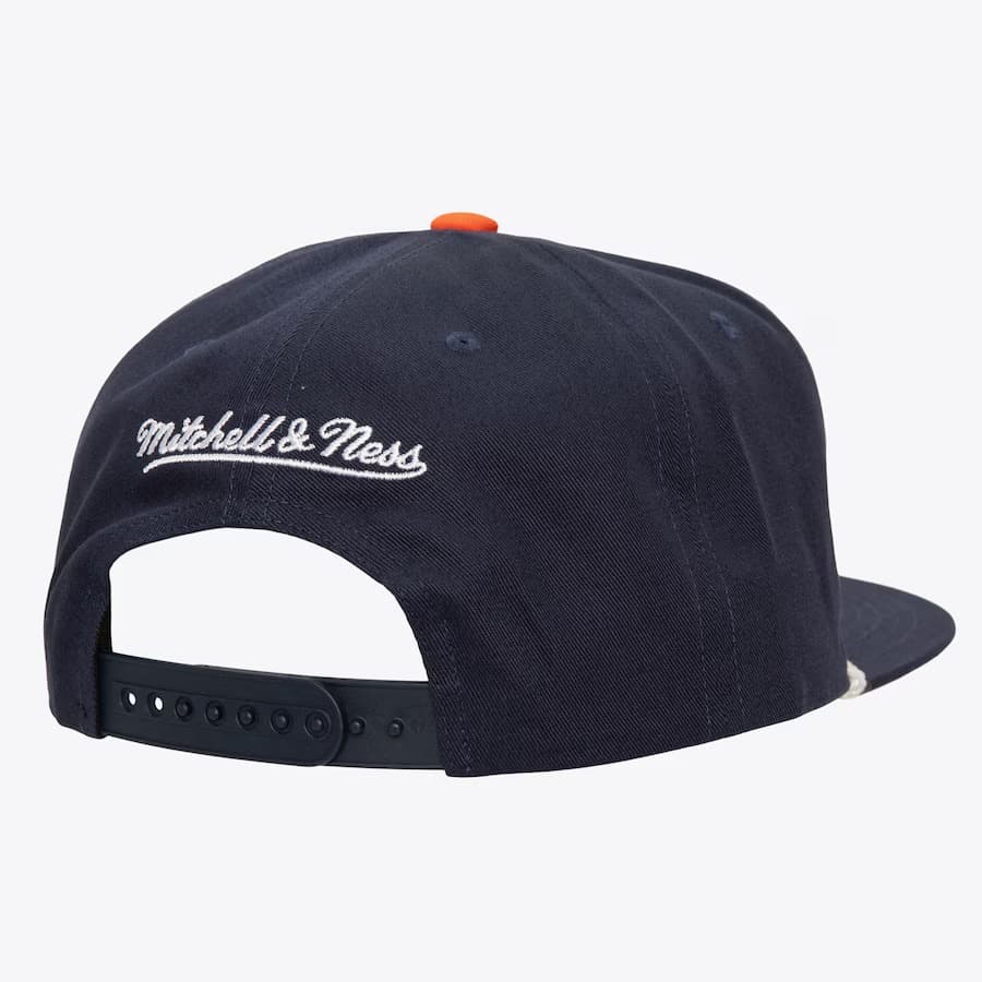 Бейсболка Mitchell & Ness Navy Chicago Bears Radiant Lines Deadstock Snapback Hat