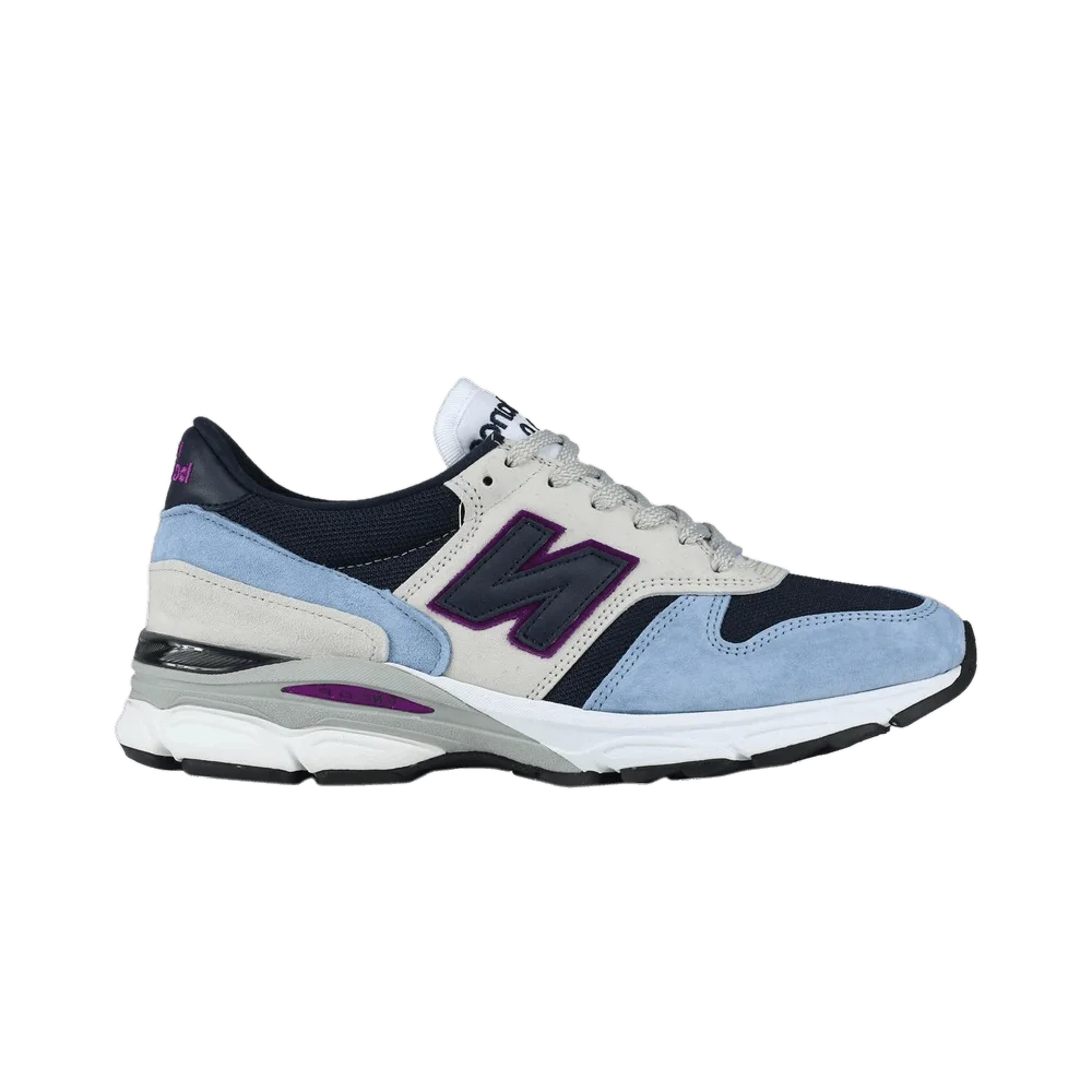 Krossovki-New-Balance-770v3-Made-In-England-Light-Blue-Grey