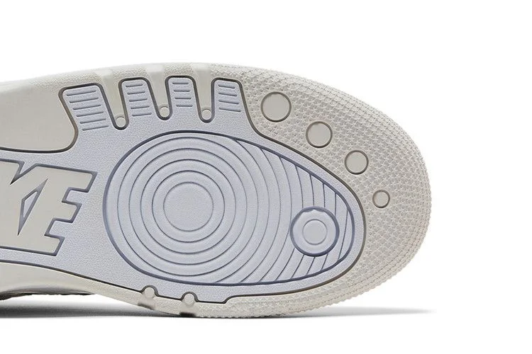 Krossovki-Nigo-x-Nike-Air-Force-3-Low-White-Metallic-Gold-4