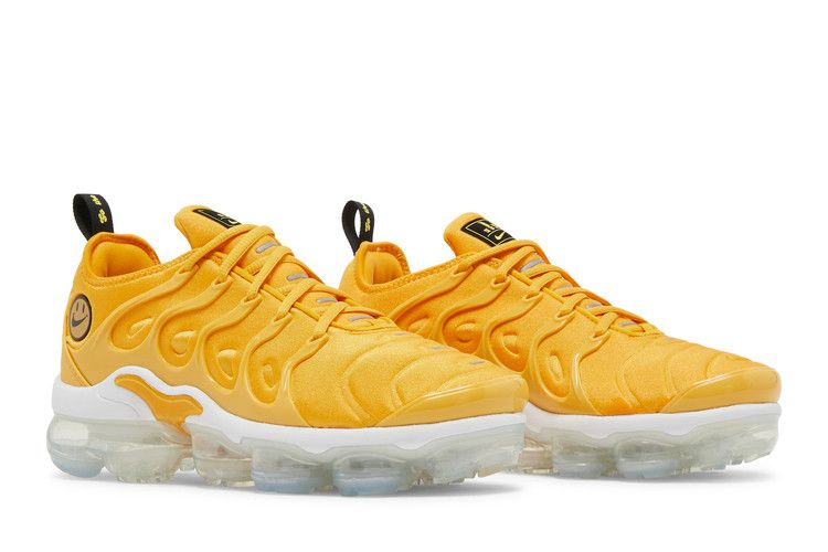 wmns-air-vapormax-plus-go-the-extra-smile-do5874-700_07