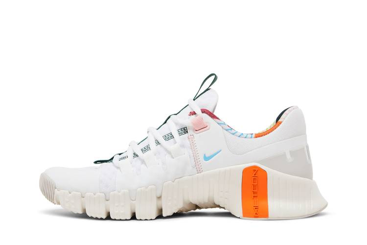 Кроссовки Nike Wmns Free Metcon 5 'All Petals United'