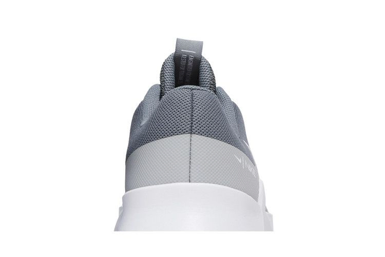 Кроссовки Nike MC Trainer 2 'Light Smoke Grey'