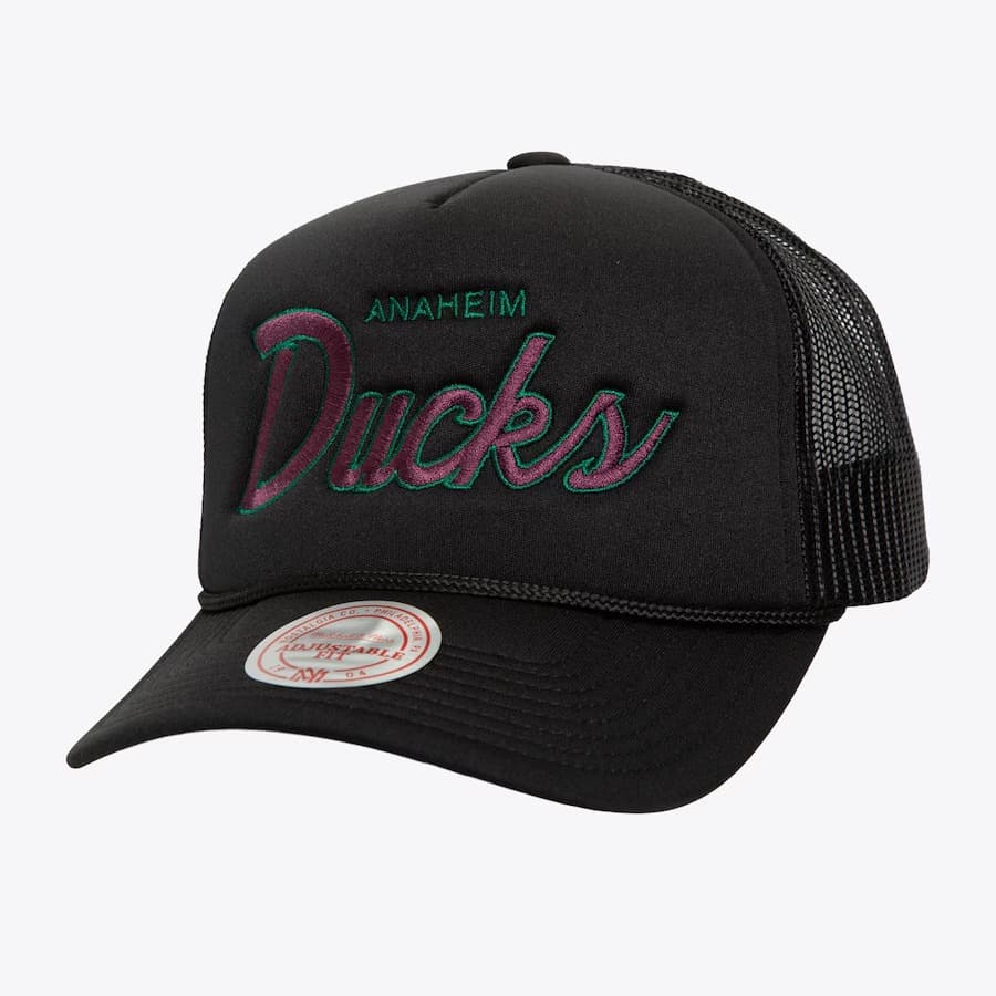 Бейсболка Mitchell & Ness Black Anaheim Ducks Vintage Script Trucker Adjustable Hat
