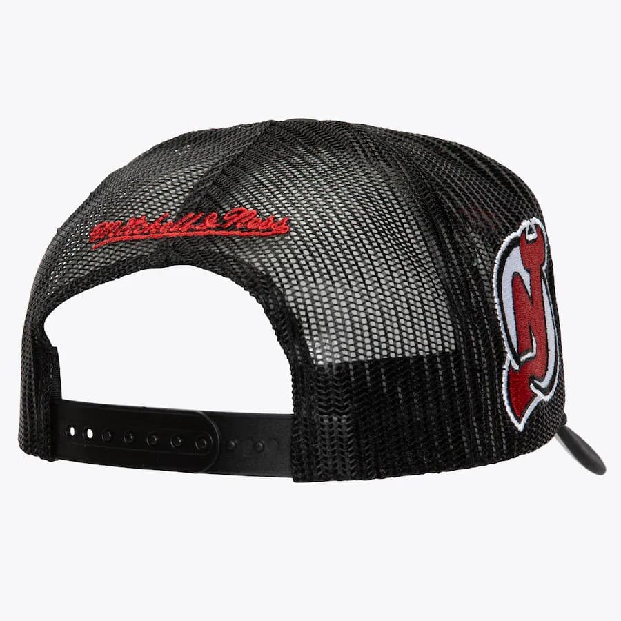 Бейсболка Mitchell & Ness Black New Jersey Devils Script Trucker Adjustable Hat