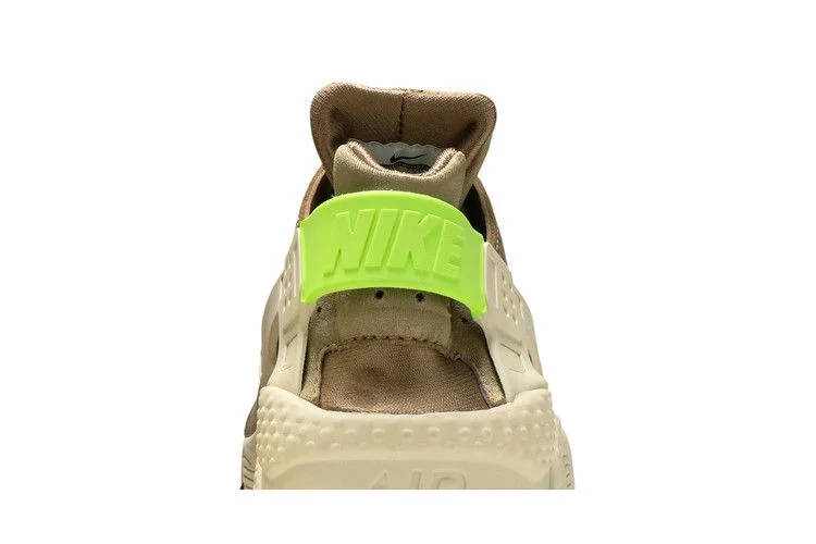 Кроссовки Nike Air Huarache Premium 'Desert Camo'