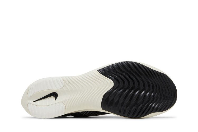 Кроссовки Nike ZoomX Streakfly 'Black Metallic Gold Grain'