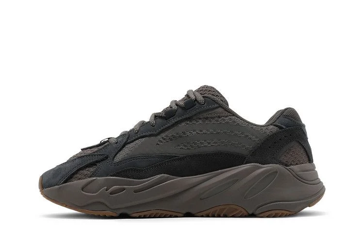 Krossovki-adidas-Yeezy-Boost-700-V2-Mauve-2