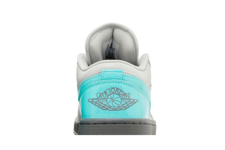 Кроссовки Wmns Air Jordan 1 Low SE 'Polaroid'