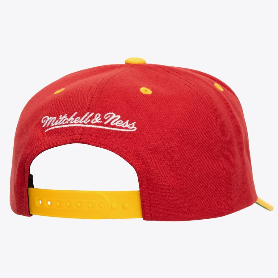 Mitchell-Ness-Red-Atlanta-Hawks-Hardwood-Classics-Wavy-Pro-Crown-Snapback-Hat-1