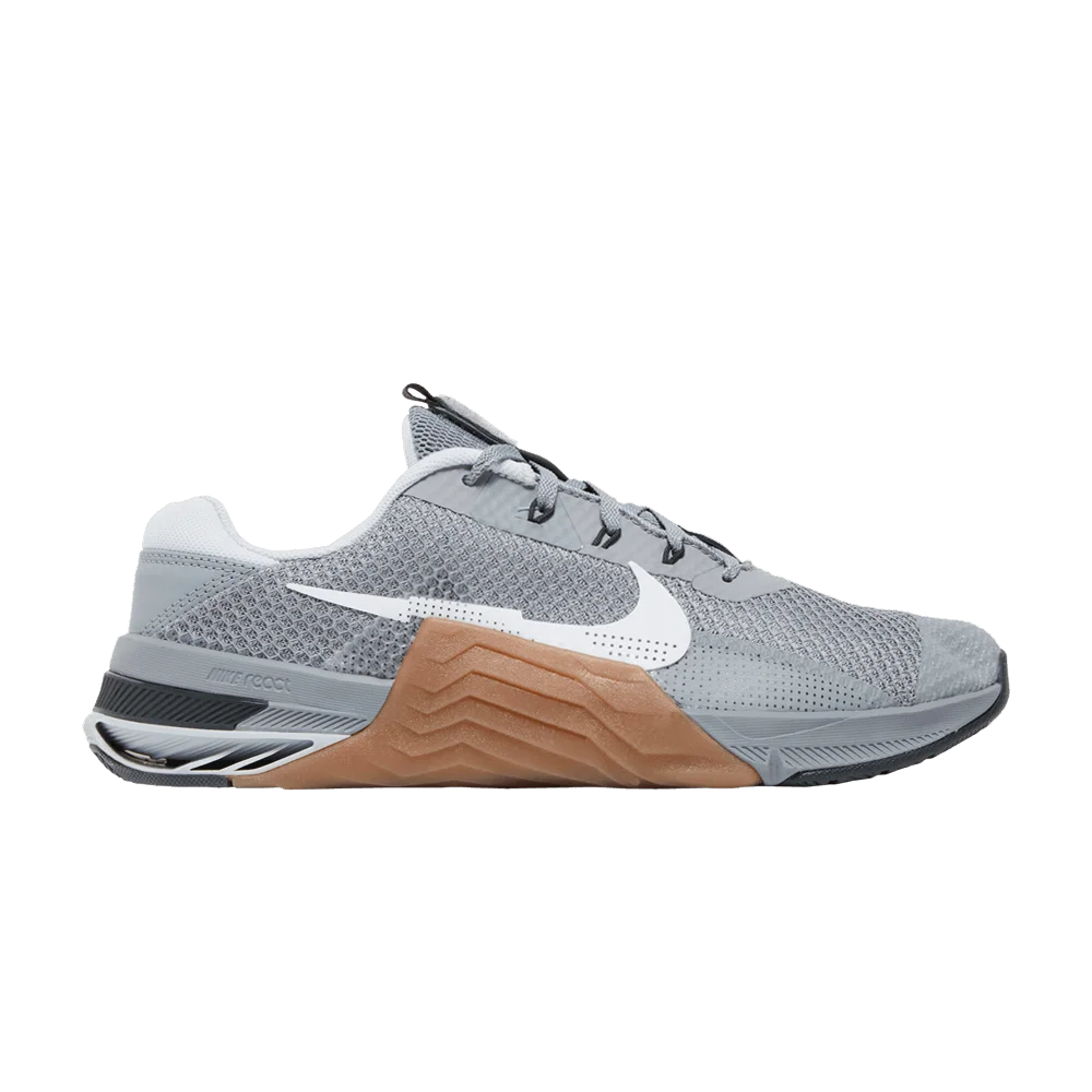 Krossovki-Nike-Metcon-7-Particle-Grey-Gum