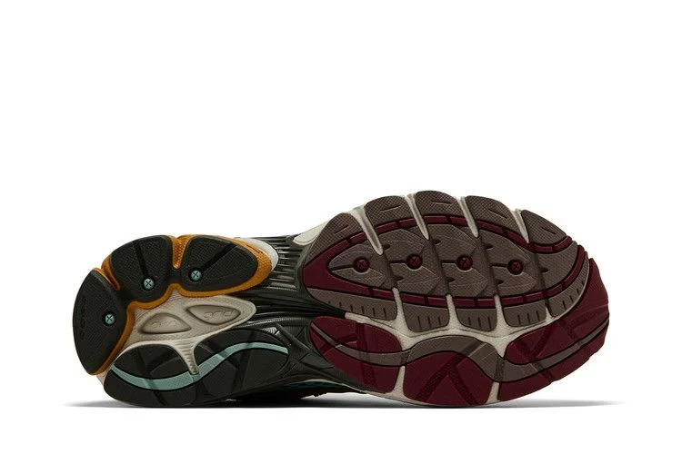 Krossovki-Sneaker-Politics-x-Saucony-Progrid-Omni-9-Sportsmans-Paradise-3