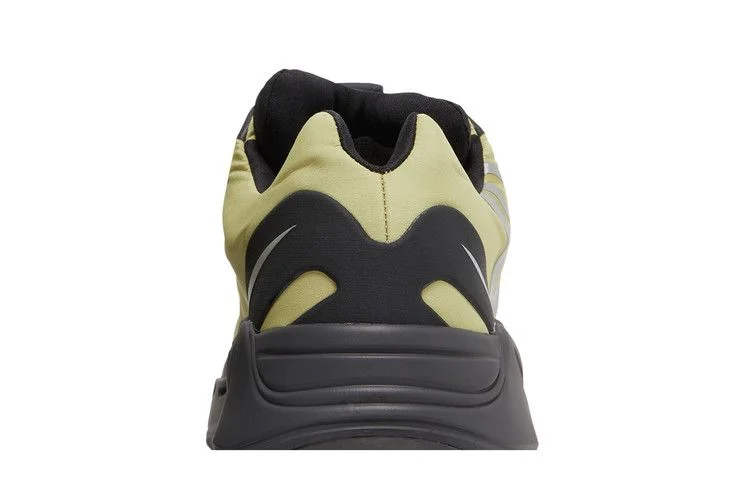 Кроссовки adidas Men's Yeezy Boost 700 MNVN 'Resin'