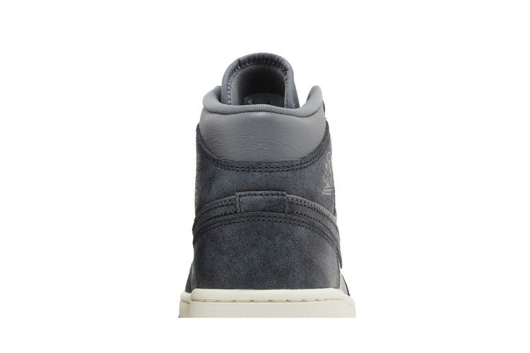 Кроссовки Wmns Air Jordan 1 Mid 'Distressed Smoke Grey'