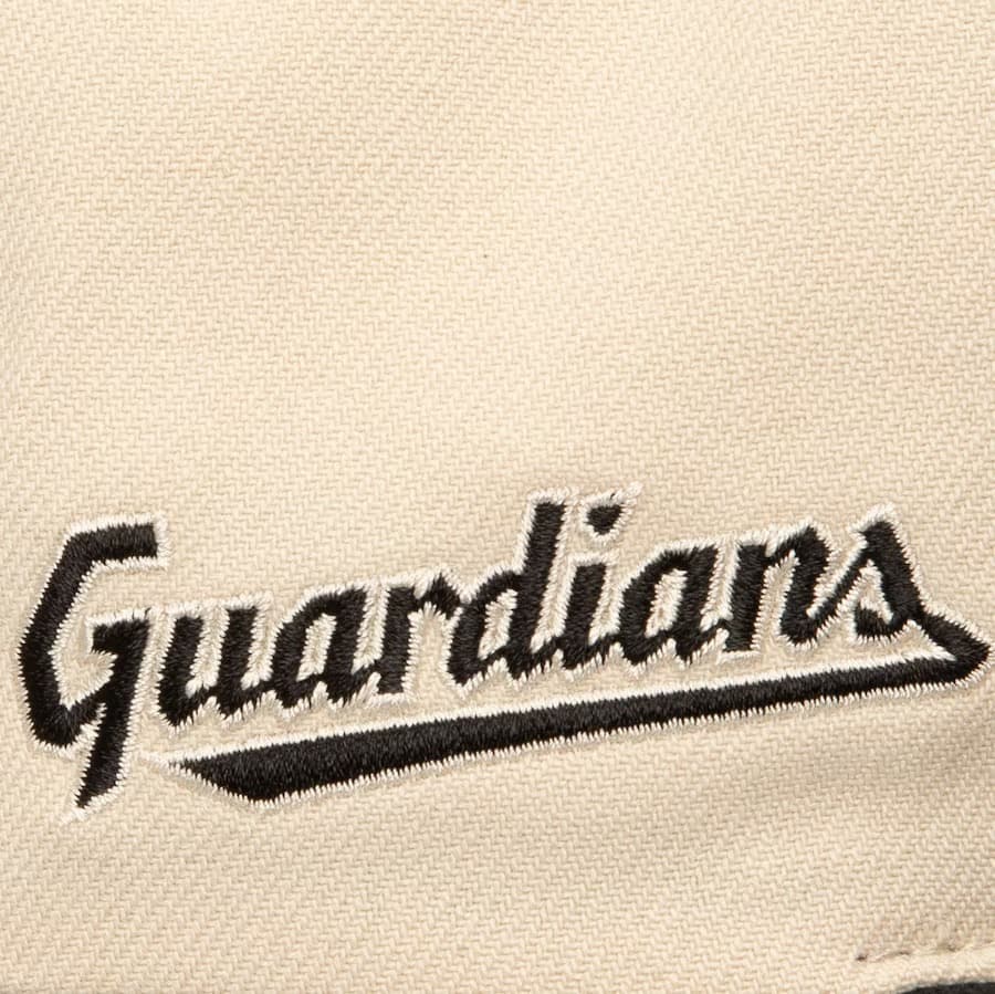 Бейсболка Mitchell & Ness Cream Black Cleveland Guardians Logo Snapback Hat