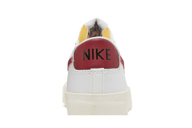 Кроссовки Nike Wmns Blazer Low '77 'White Team Red'
