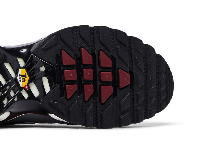 air-max-plus-team-red-cool-grey-dq3983-600_04