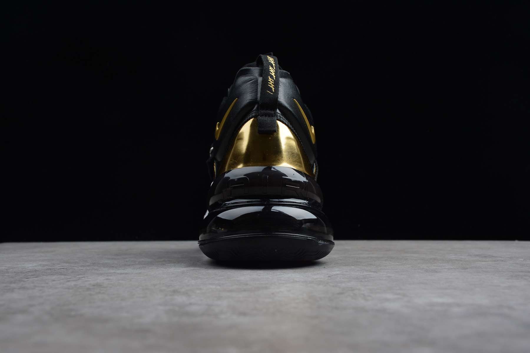 Кроссовки Nike Air Force 270 Think 16 Gold Standard