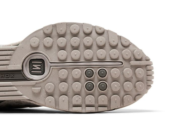 Кроссовки Nike Wmns Shox R4 'Flat Pewter Floral'