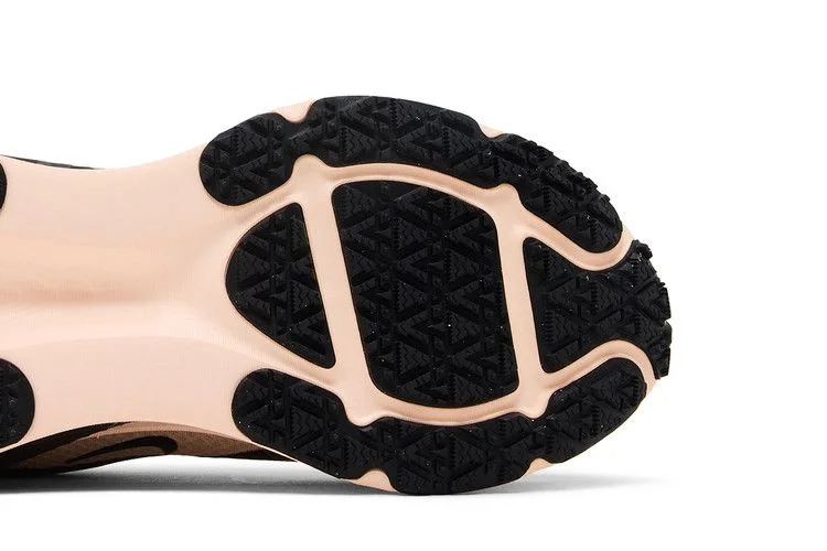 Кроссовки Nike Wmns Vomero 18 GORE-TEX 'Black/Crimson Tint/Black/Black'
